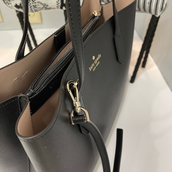 Black leather ♠️ kate spade handbag. Looks brand new! - Picture 5 of 8